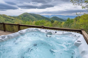 Beary Cozy Cabin! Incredible views, hot tub, games, and more!